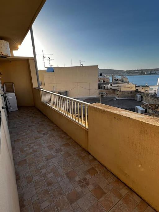 Conmal Penthouse In Mellieha Bay Appartement Buitenkant foto