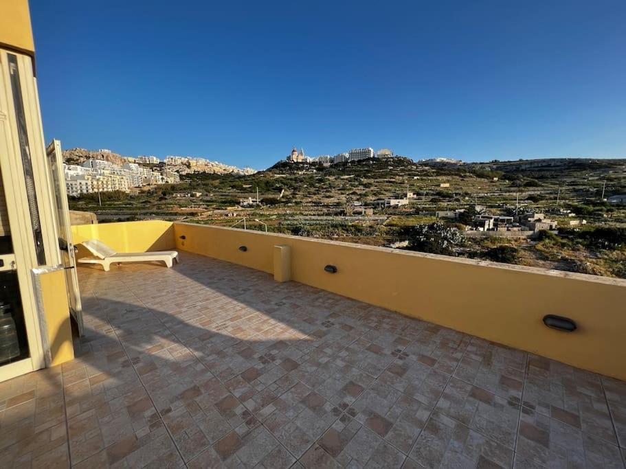Conmal Penthouse In Mellieha Bay Appartement Buitenkant foto